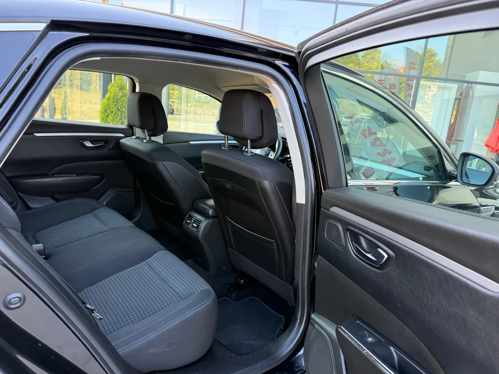 Renault Talisman 1.6 DCI Автоматик Масаж/ПаркингАсистент/Keyless - изображение 10