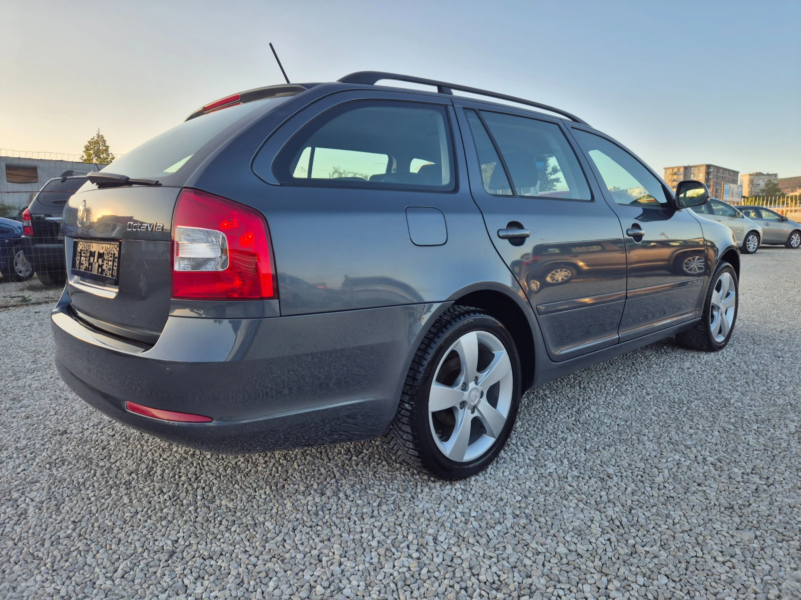 Skoda Octavia 1.6TDI Avtomat - изображение 6