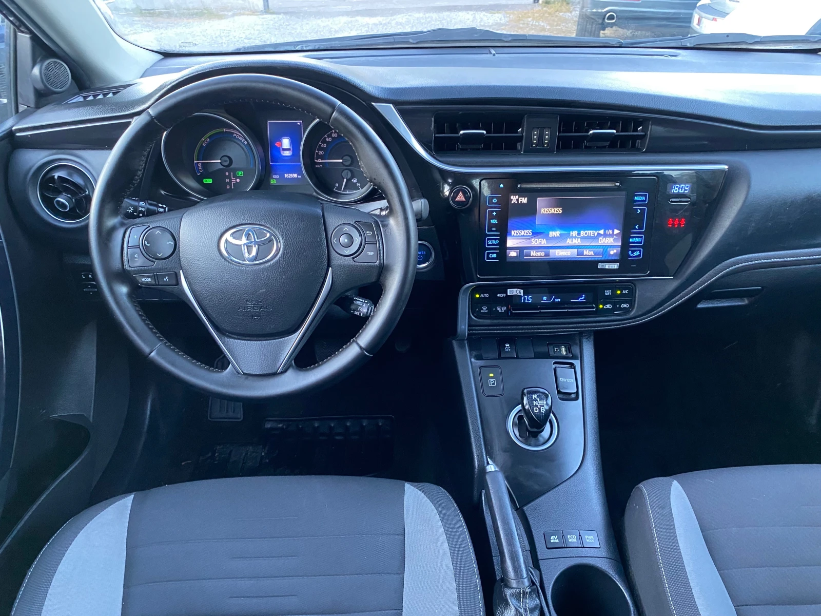 Toyota Auris 1.8 HIBRID - изображение 9