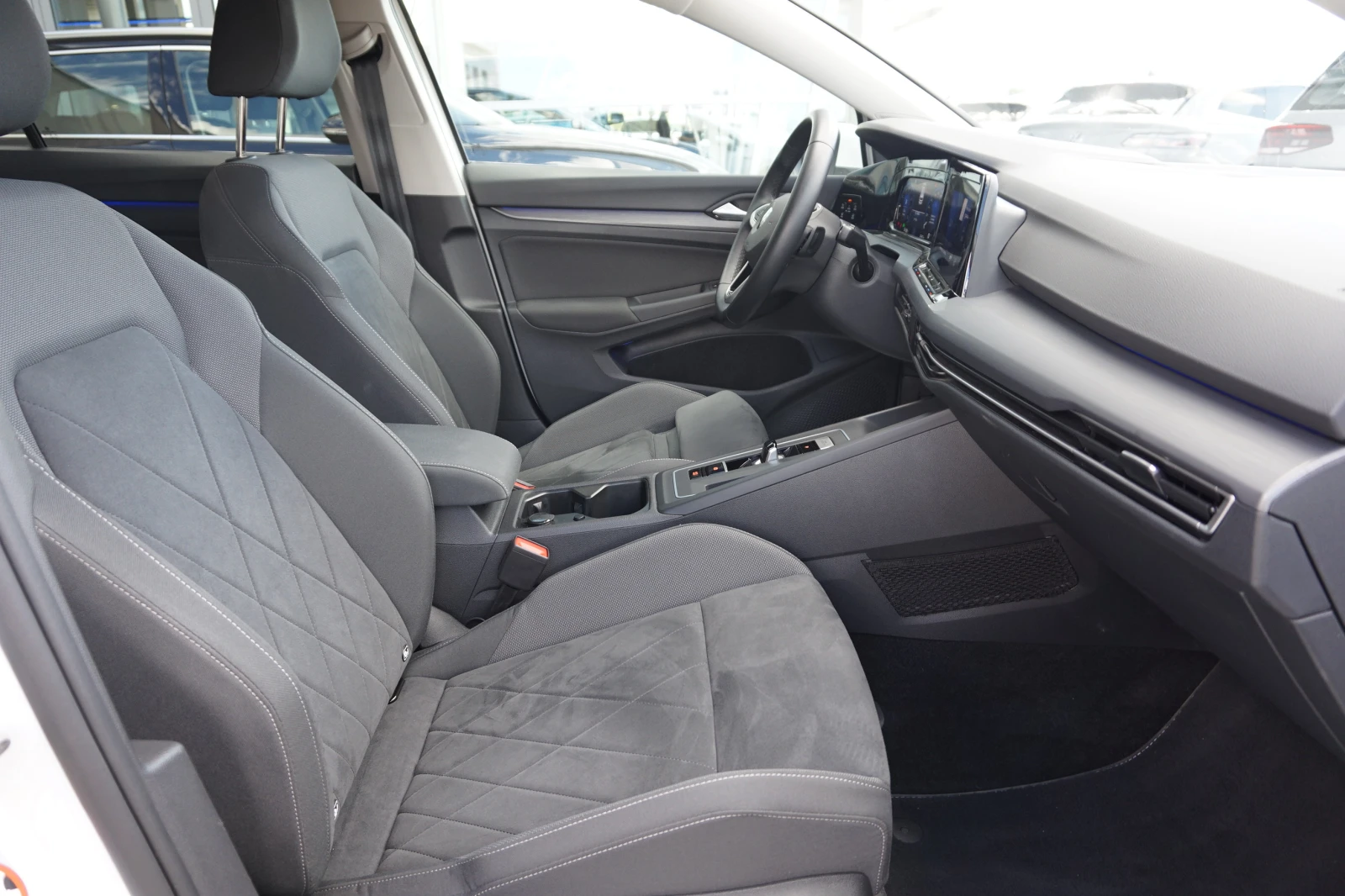 VW Golf 8 Style 1.5 eTSI  - изображение 7