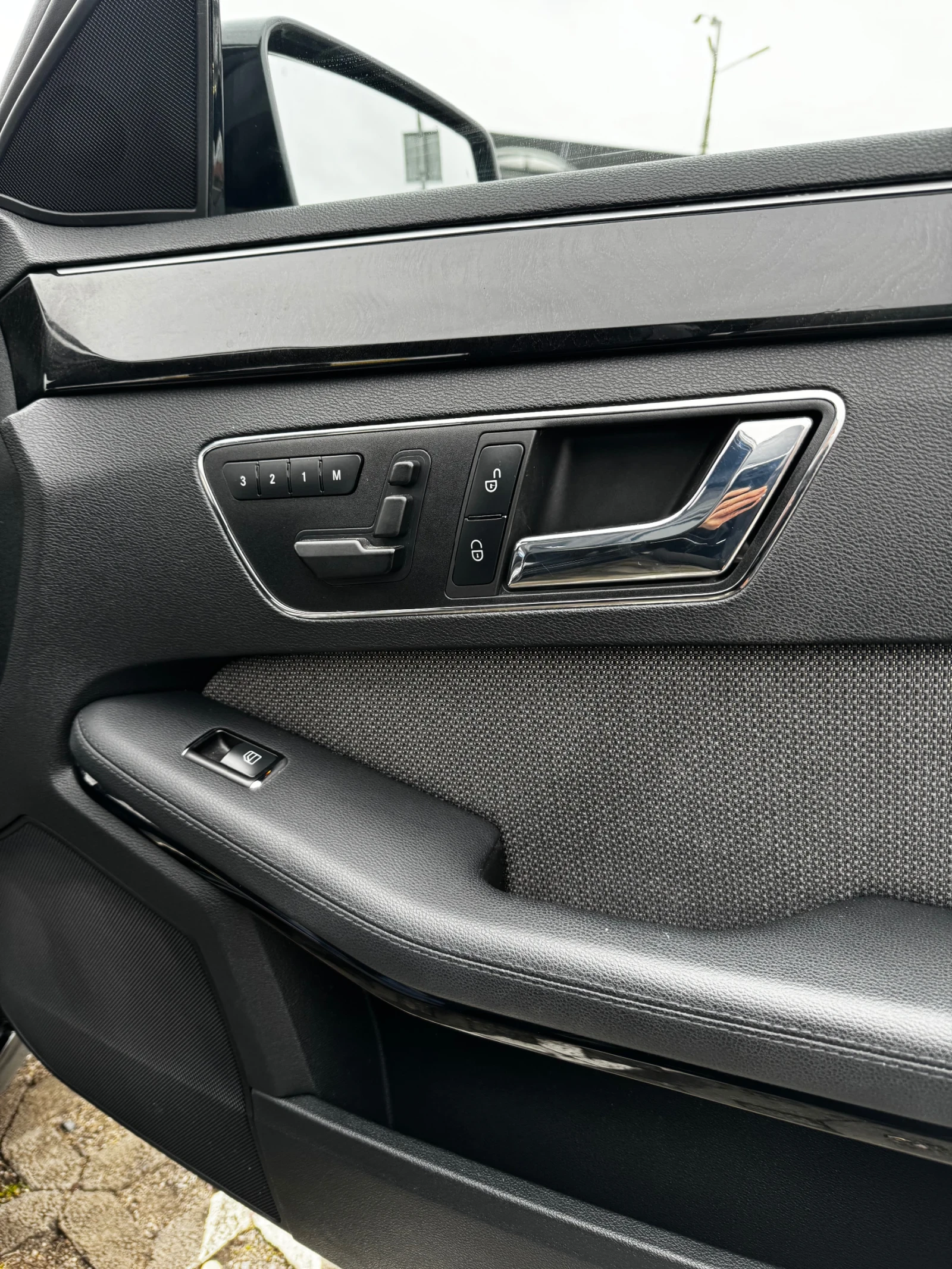 Mercedes-Benz E 350 4Matik, снимка 9 - Автомобили и джипове - 54170778