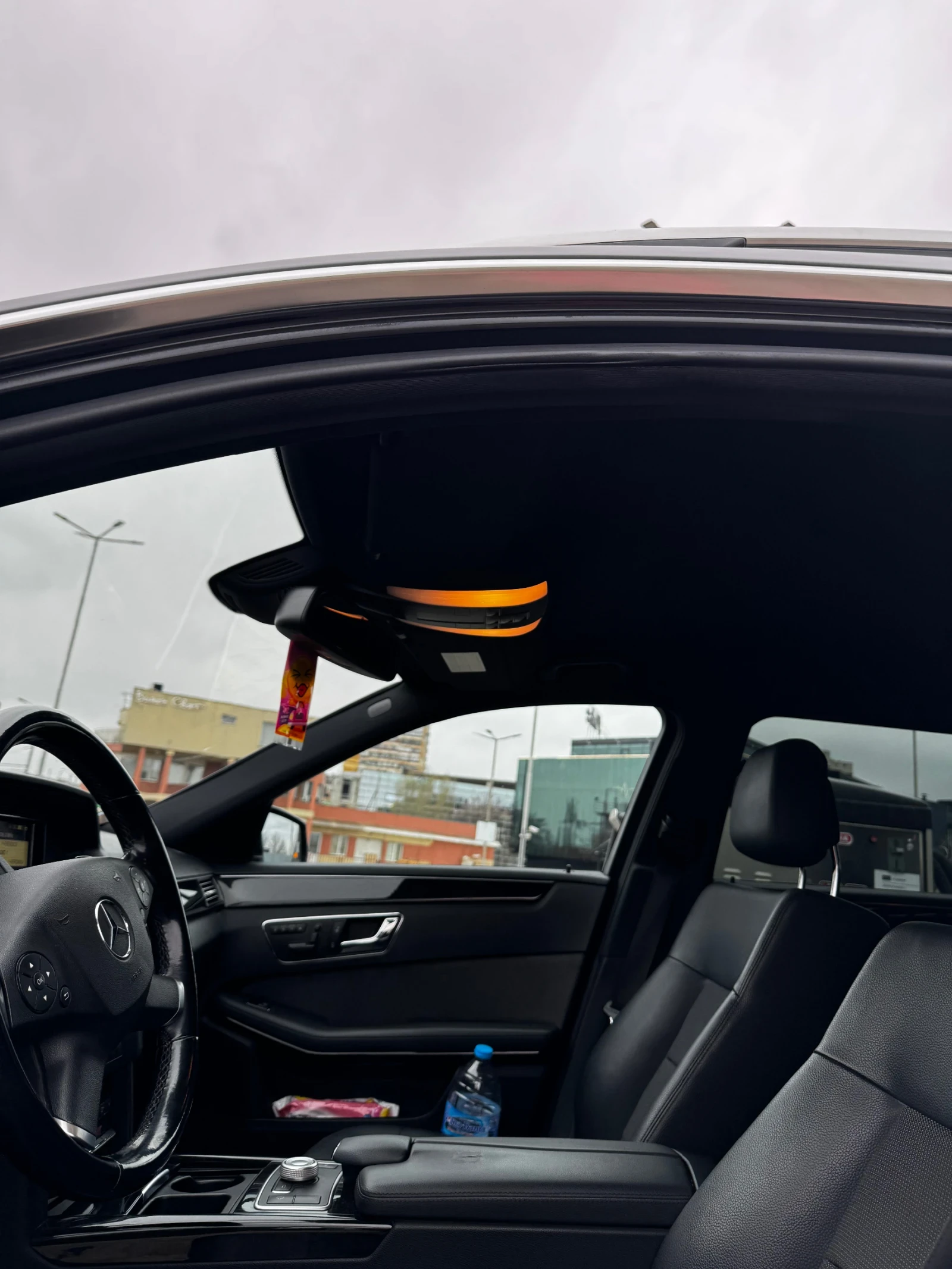 Mercedes-Benz E 350 4Matik, снимка 16 - Автомобили и джипове - 54170778