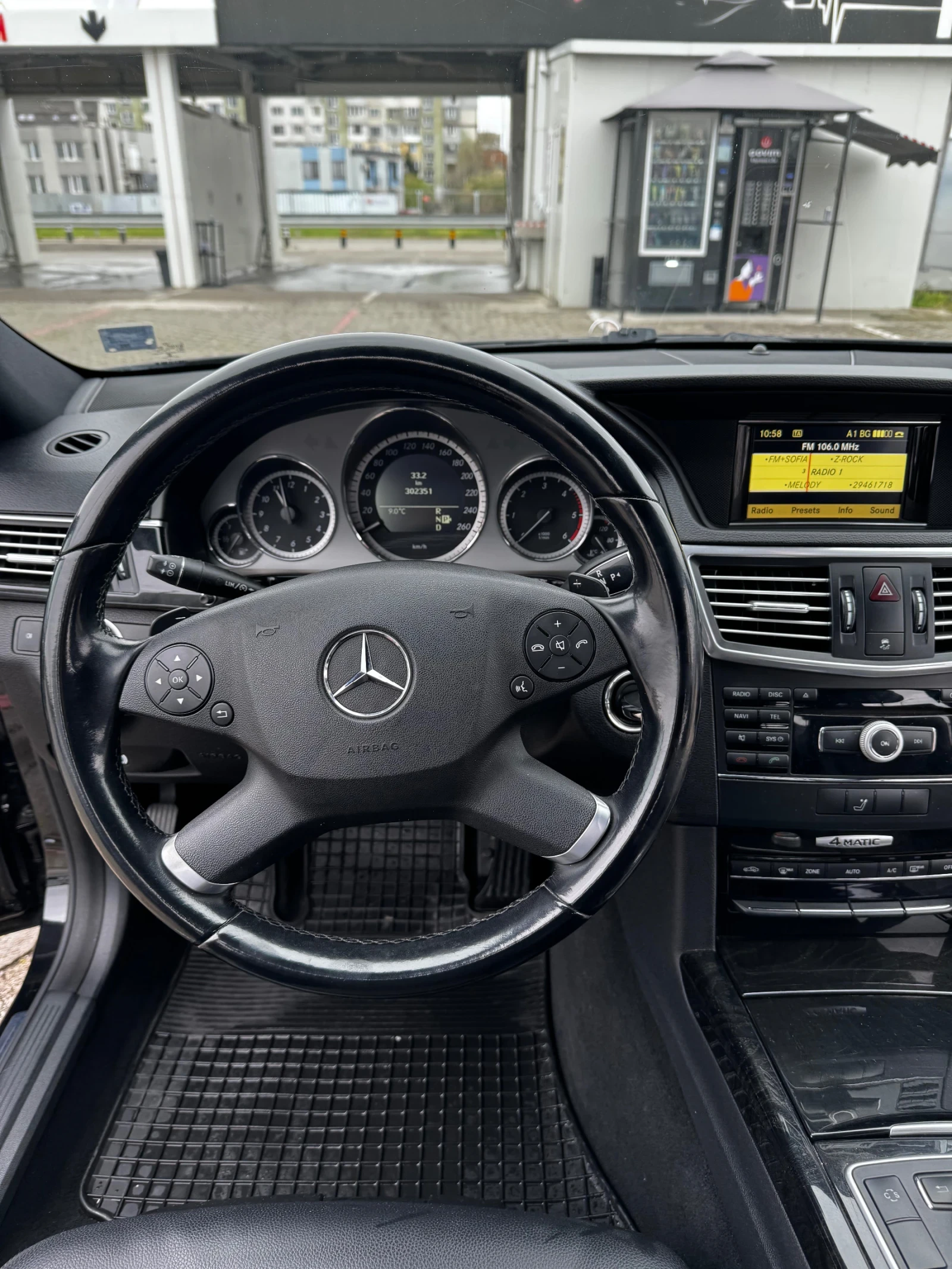 Mercedes-Benz E 350 4Matik, снимка 15 - Автомобили и джипове - 54170778