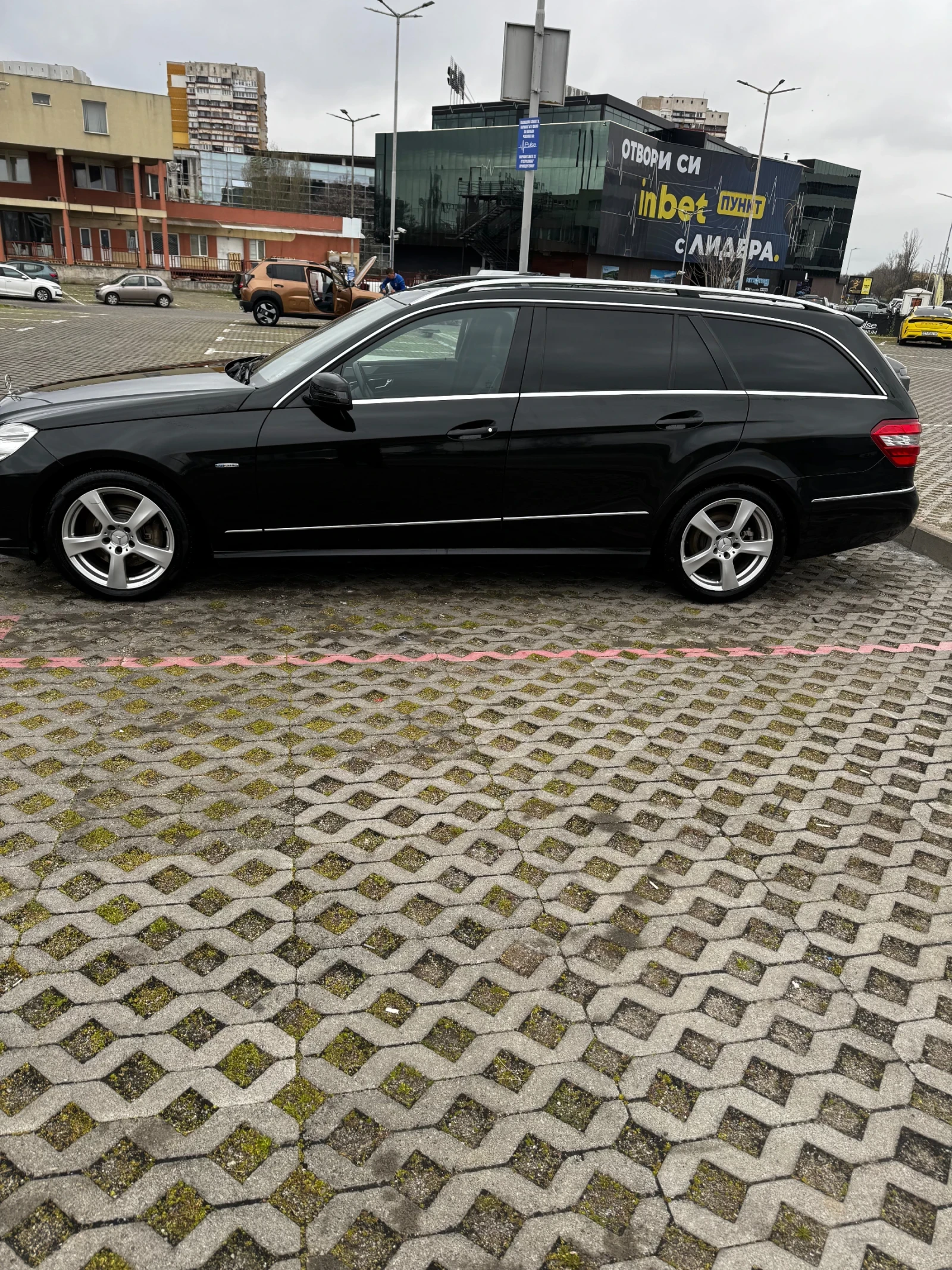 Mercedes-Benz E 350 4Matik, снимка 4 - Автомобили и джипове - 54170778