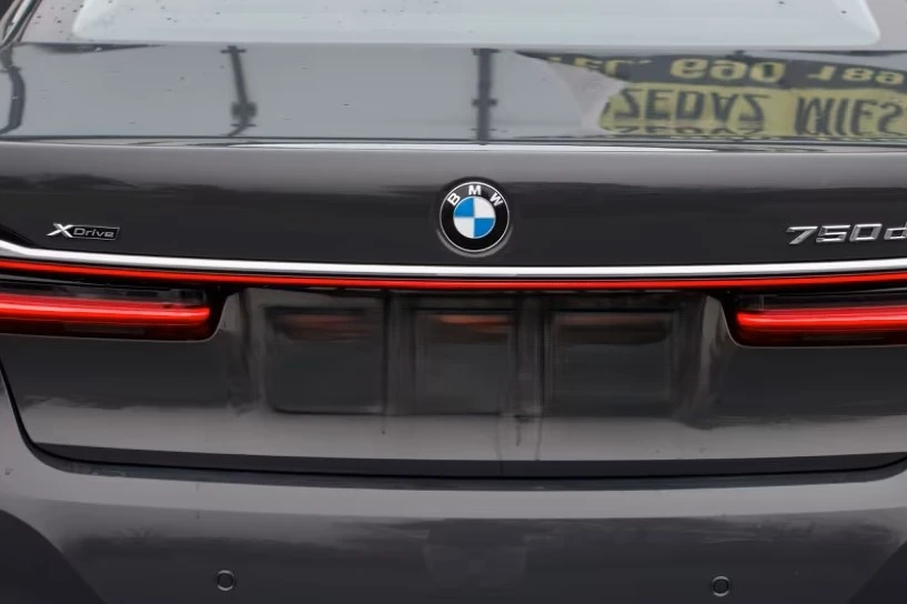 BMW 750 750i, снимка 3 - Автомобили и джипове - 54404149