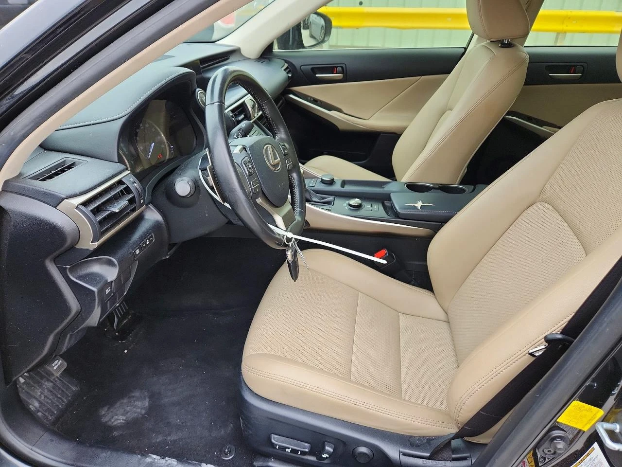 Lexus IS 200 2.0l T, снимка 7 - Автомобили и джипове - 54731022