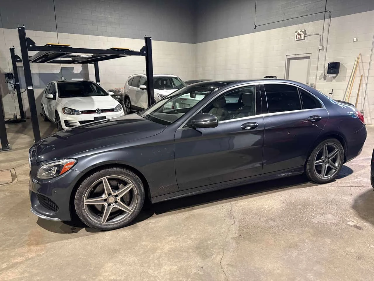 Mercedes-Benz C 300 4MATIC/BURMESTER/KEYLESS/360/ПРЕДСТАВИТЕЛСТВО, снимка 2 - Автомобили и джипове - 55062804