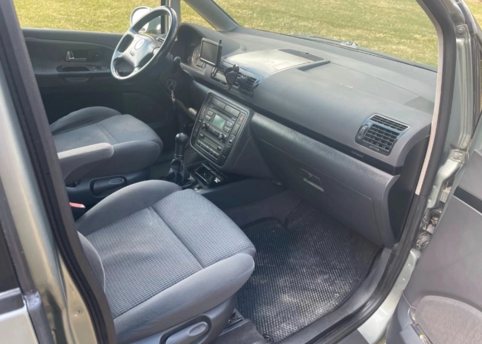 VW Sharan 1.8 Turbo, снимка 6 - Автомобили и джипове - 55301144