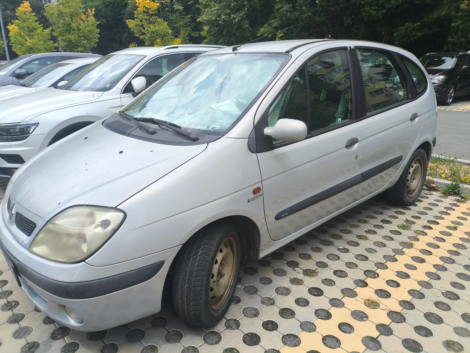 Renault Scenic 1.9DCI, снимка 2 - Автомобили и джипове - 55437176
