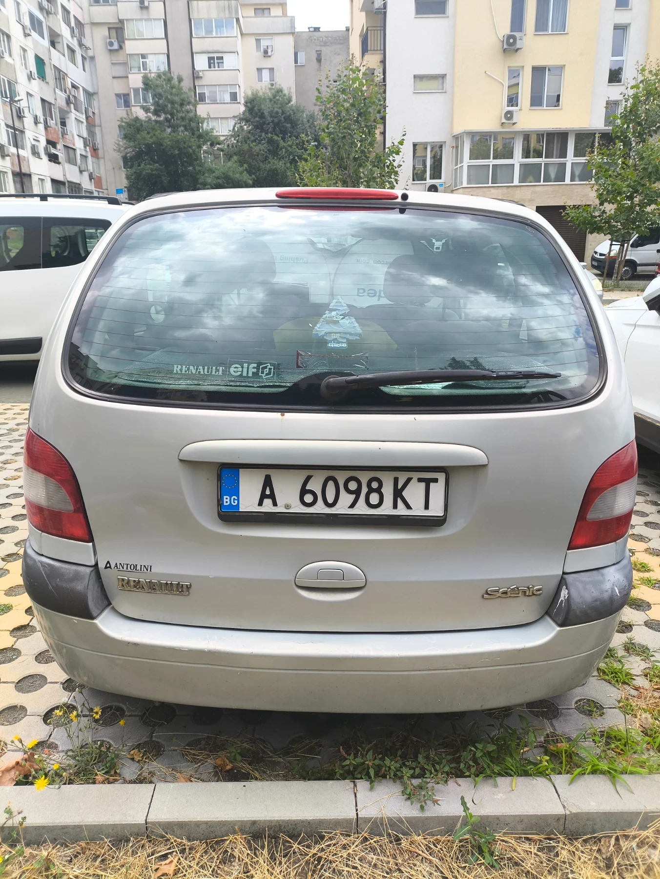 Renault Scenic 1.9DCI, снимка 4 - Автомобили и джипове - 55437176