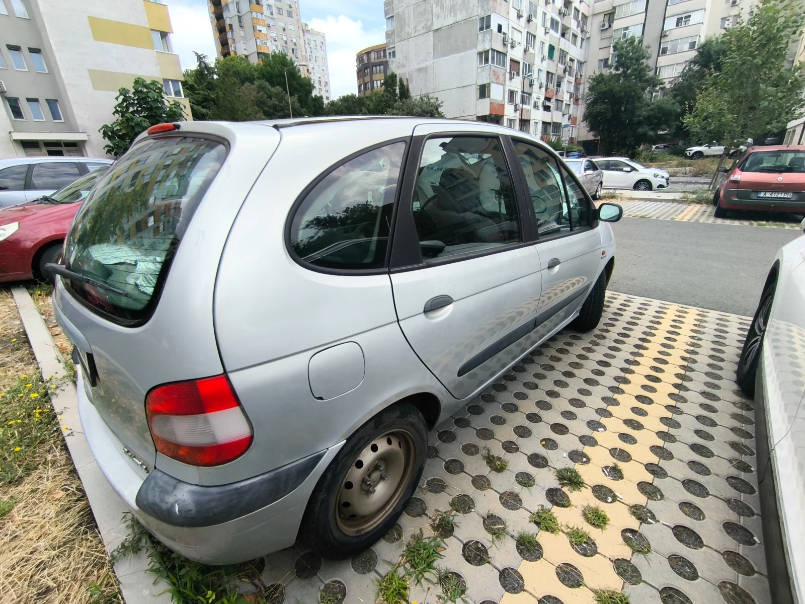 Renault Scenic 1.9DCI, снимка 5 - Автомобили и джипове - 55437176