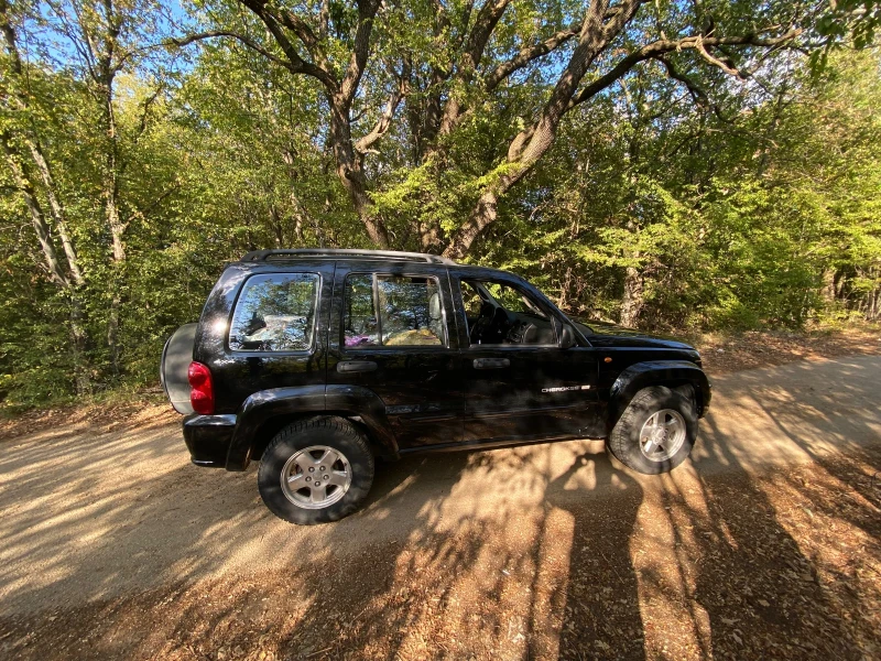 Jeep Cherokee, снимка 4 - Автомобили и джипове - 48253799