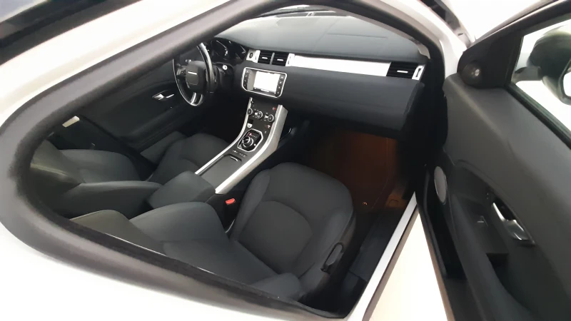 Land Rover Range Rover Evoque 2.0 D - FACE SWISS , снимка 11 - Автомобили и джипове - 51527670