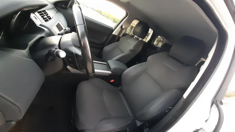 Land Rover Range Rover Evoque 2.0 D - FACE SWISS , снимка 10 - Автомобили и джипове - 51527670