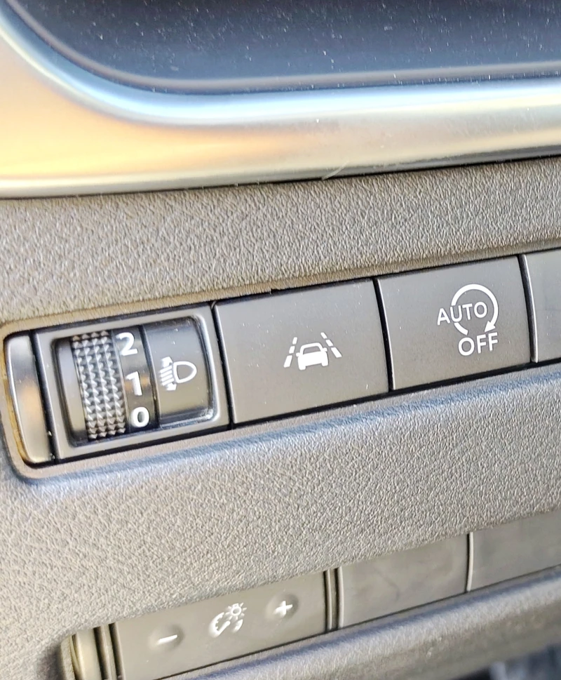 Nissan Qashqai 1.3 DDT MILD HYBRID, снимка 11 - Автомобили и джипове - 51762781