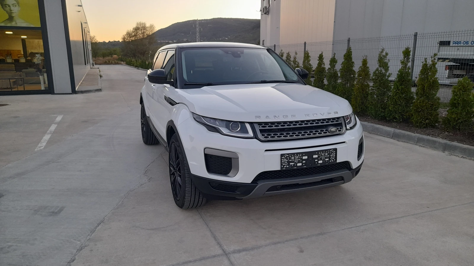 Land Rover Range Rover Evoque 2.0 D - FACE SWISS , снимка 1