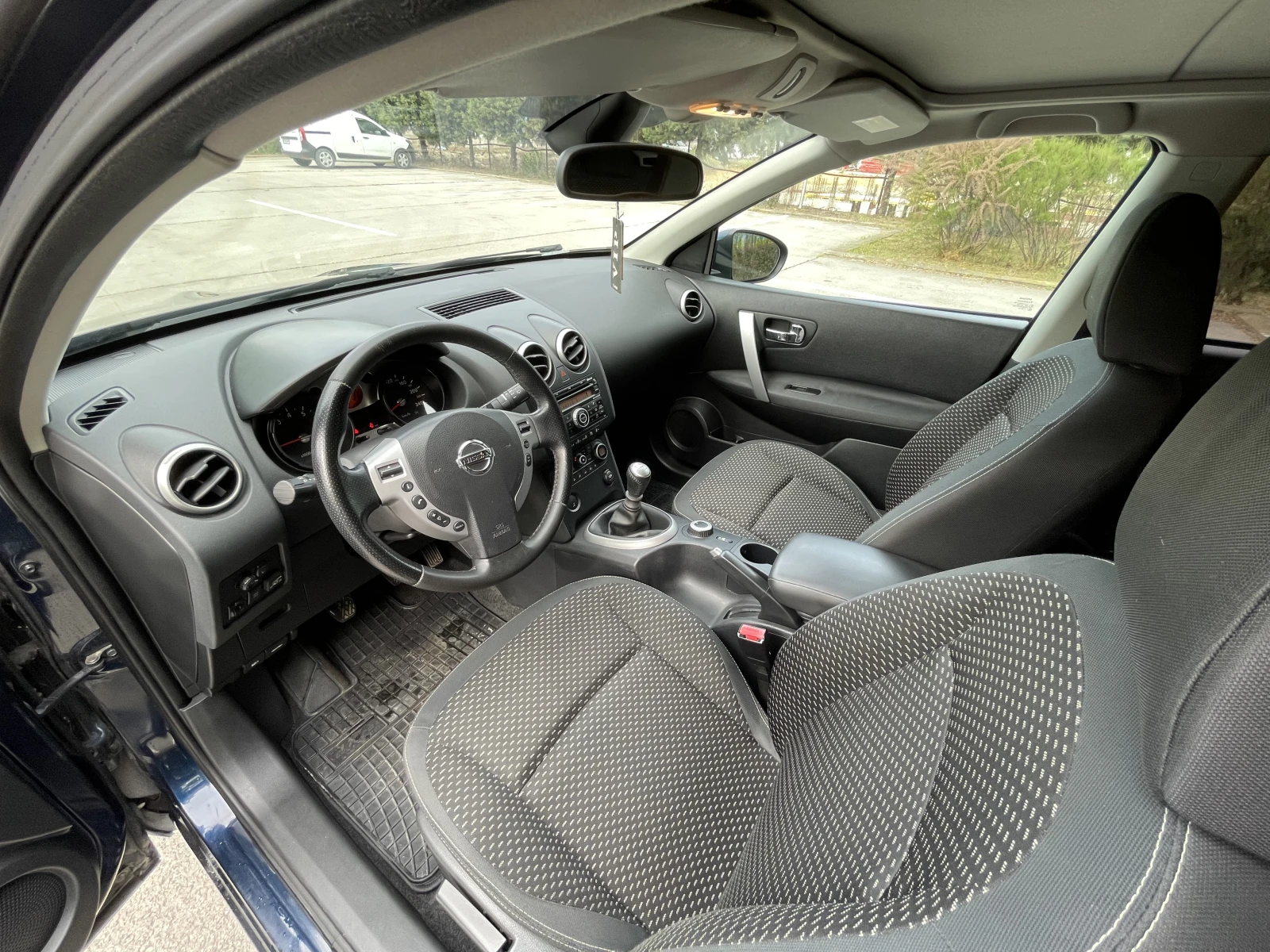 Nissan Qashqai 2.0i - изображение 8
