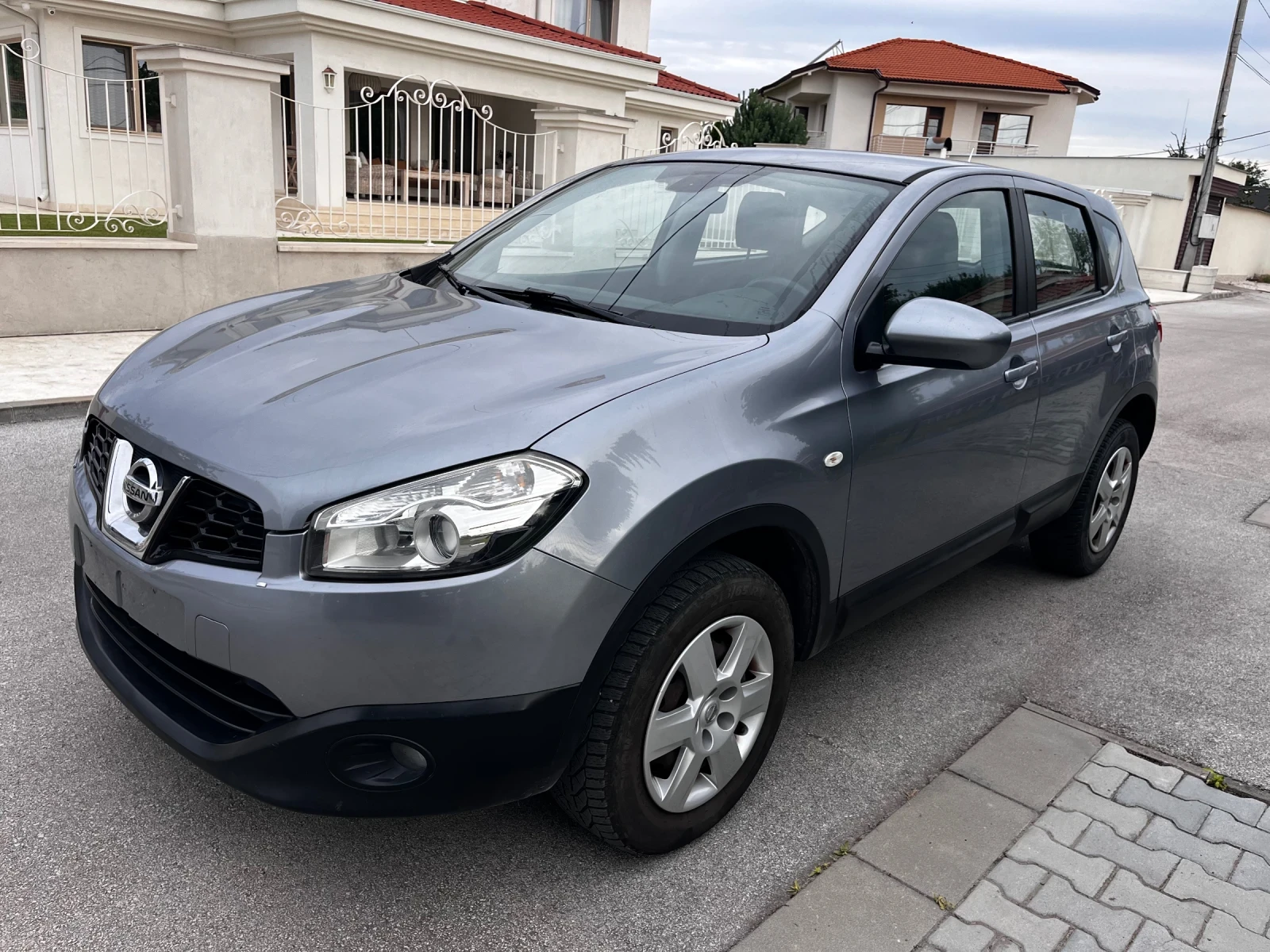 Nissan Qashqai 1.5dci, снимка 2 - Автомобили и джипове - 54923722