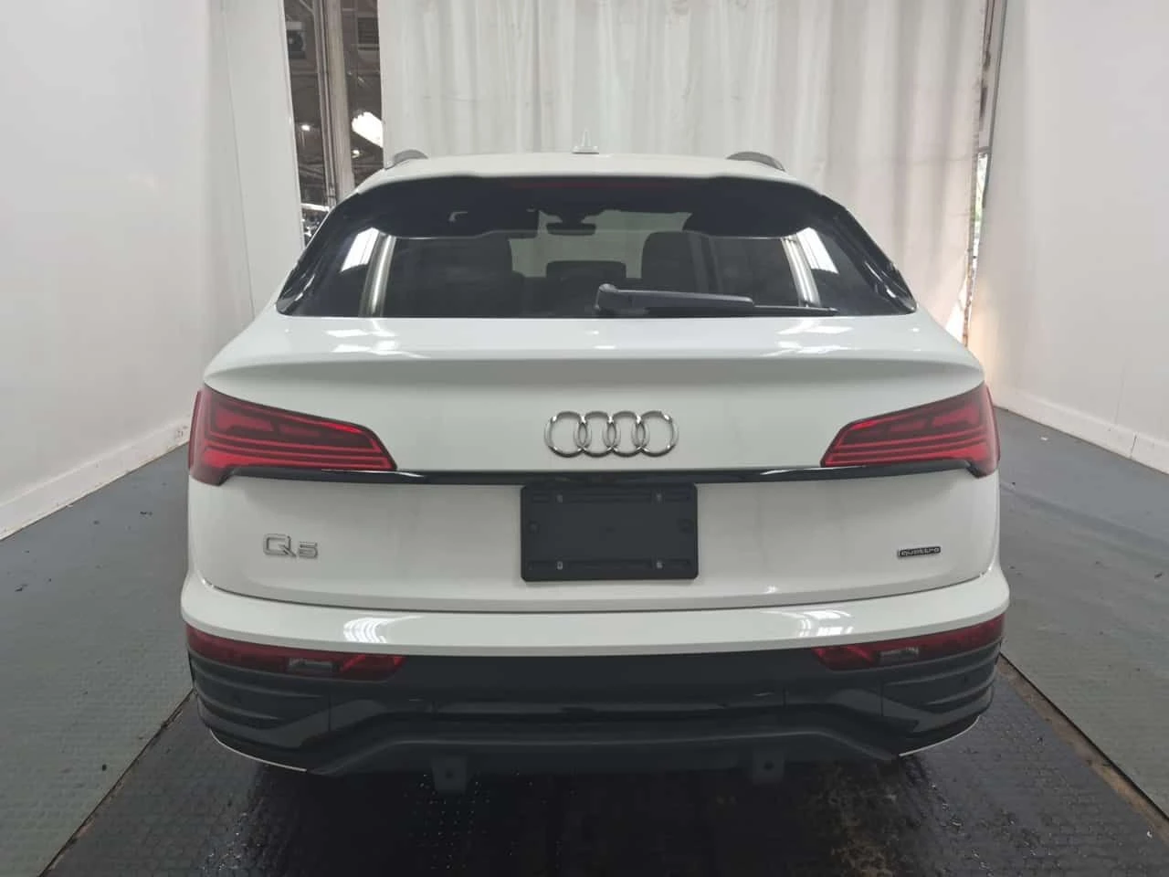 Audi Q5 * PROGRESSIV * CARFAX * БЕЗ ПЪРВОНАЧАЛНА ВНОСКА, снимка 17 - Автомобили и джипове - 55143179