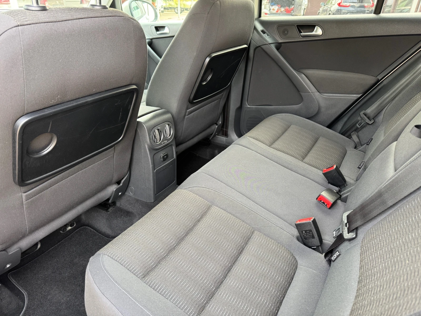 VW Tiguan * FACE* 2.0TDI* 6sk* PARK ASISTENT* , снимка 15 - Автомобили и джипове - 56230510