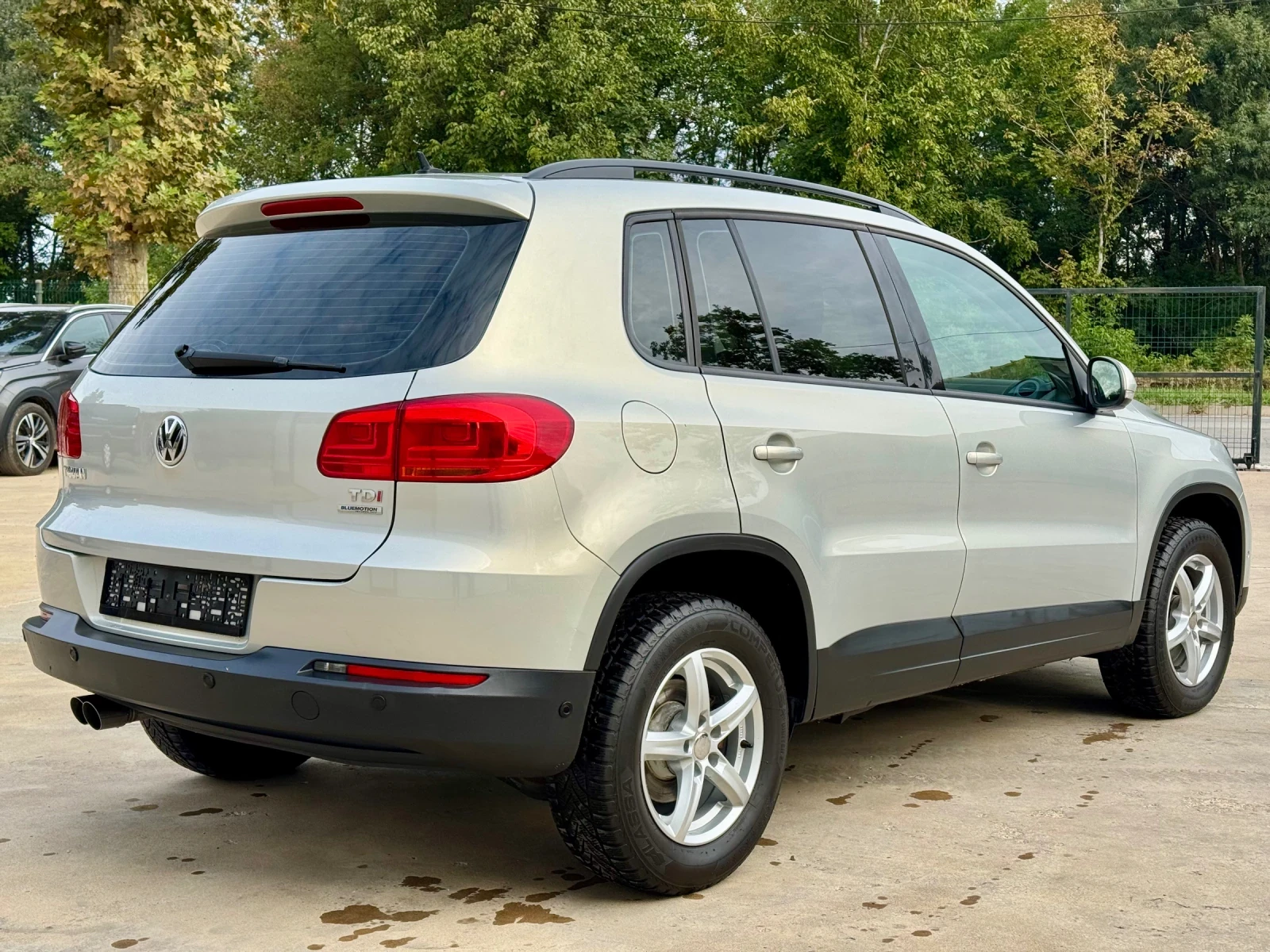 VW Tiguan * FACE* 2.0TDI* 6sk* PARK ASISTENT* , снимка 7 - Автомобили и джипове - 56230510