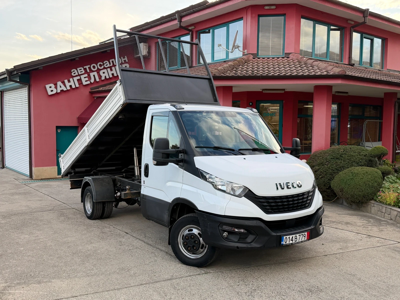 Iveco Daily 3.0HPI* Климатик* Тристранен самосвал* 4.00м кош 