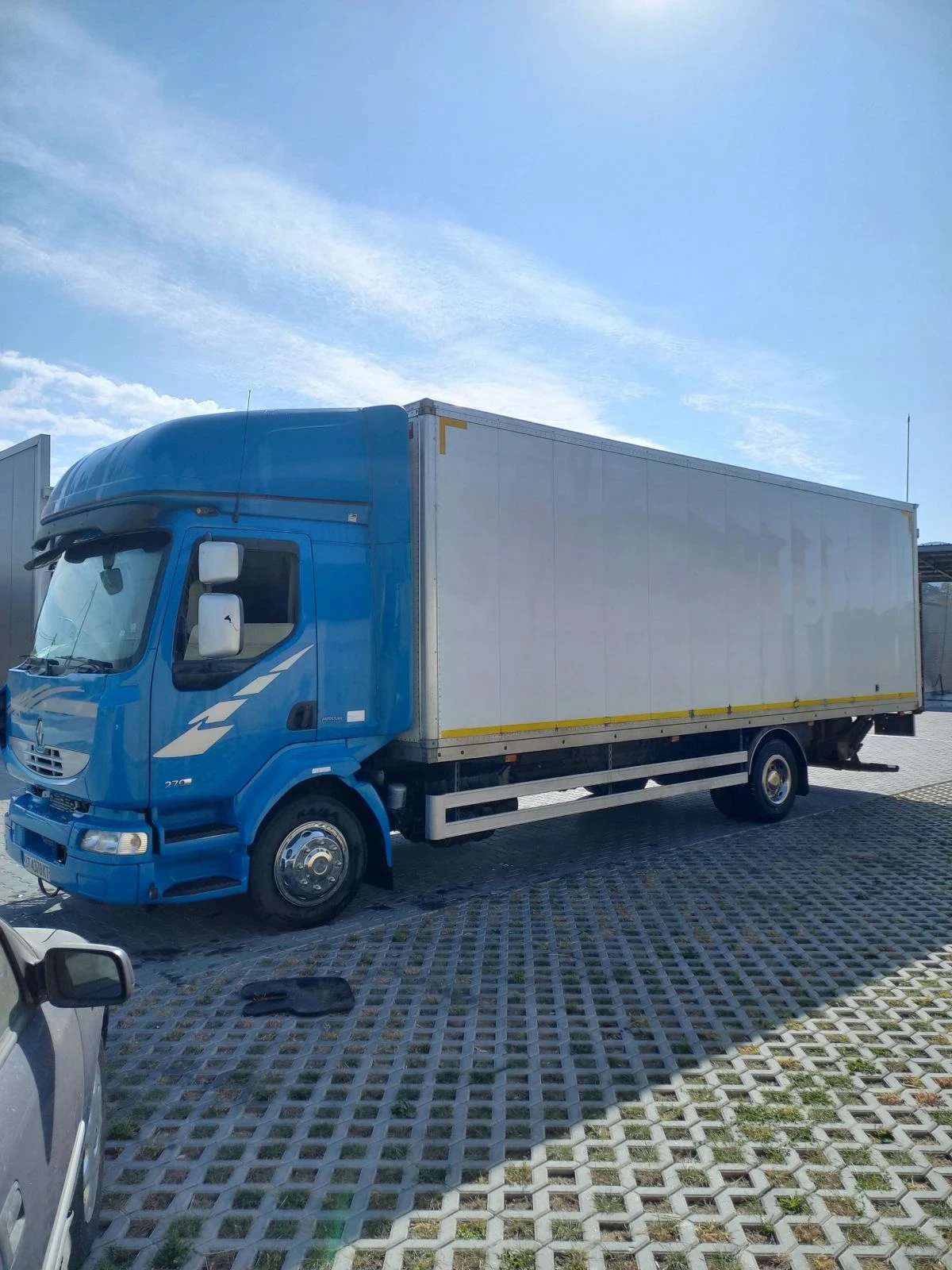 Renault Midlum Фургон с падащ борд 