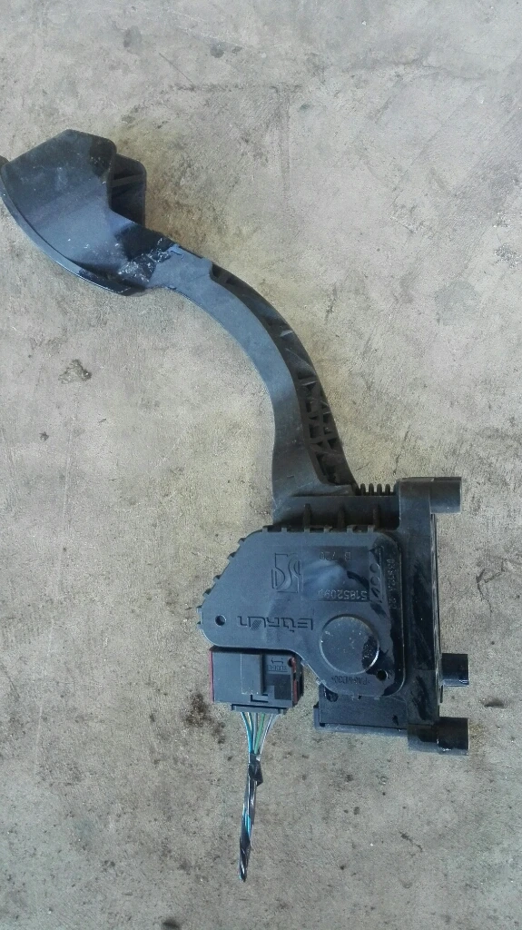 ел педал газ Ланчия Ипсилон 1.2Б