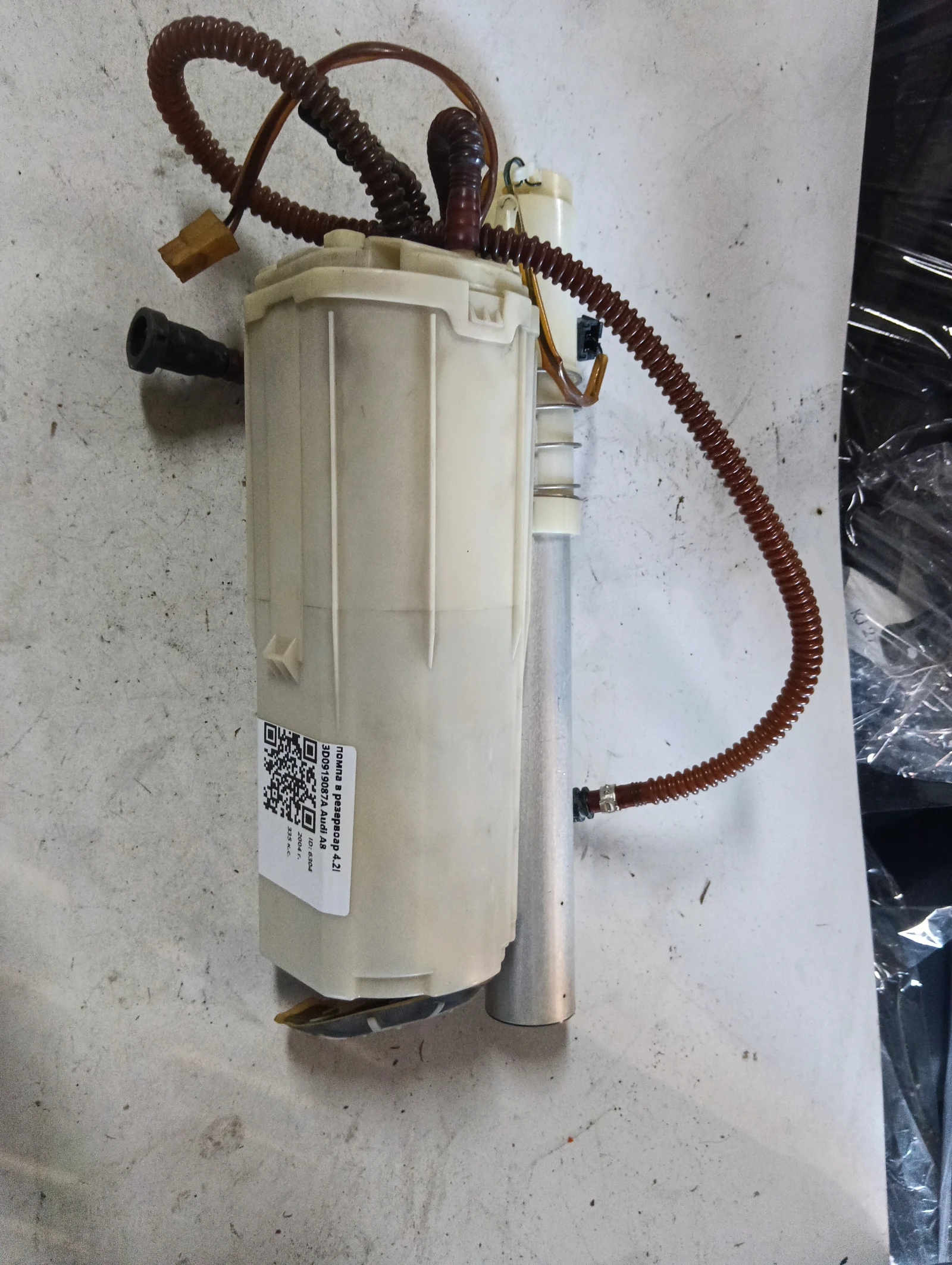 помпа в резервоар 4.2I 3D0919087A Audi A8