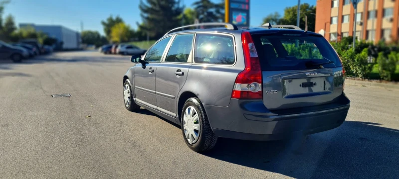 Volvo V50 Чисто нови гуми, подгрев седалки, всички филтри по, снимка 4 - Автомобили и джипове - 47418173