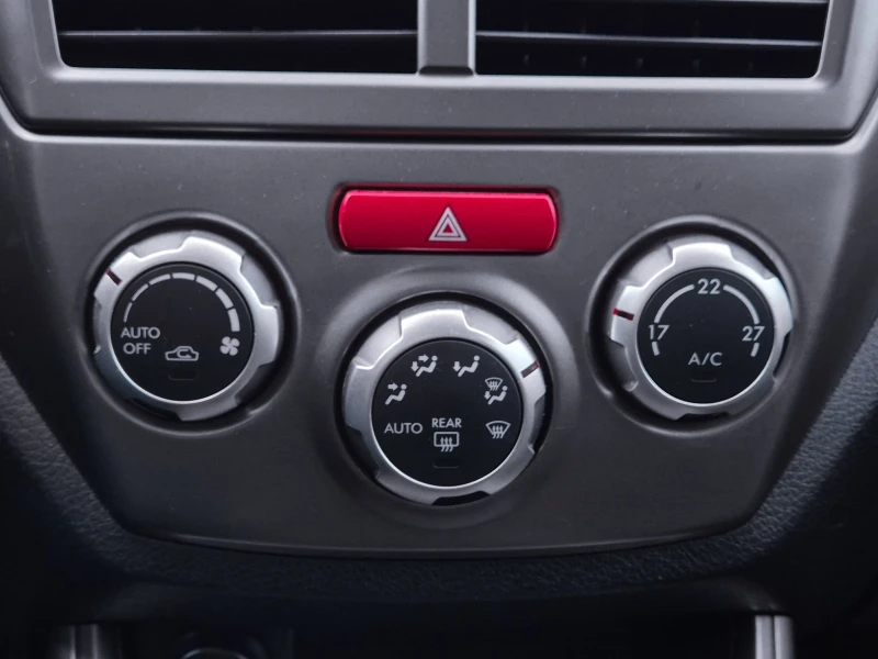 Subaru Impreza 1.5 i , снимка 7 - Автомобили и джипове - 52520414