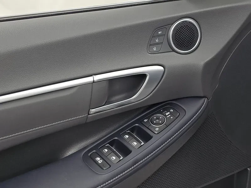 Hyundai Sonata 2.0 Premium Plus, снимка 17 - Автомобили и джипове - 55936262