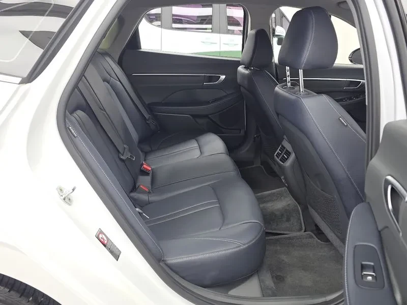 Hyundai Sonata 2.0 Premium Plus, снимка 12 - Автомобили и джипове - 55936262