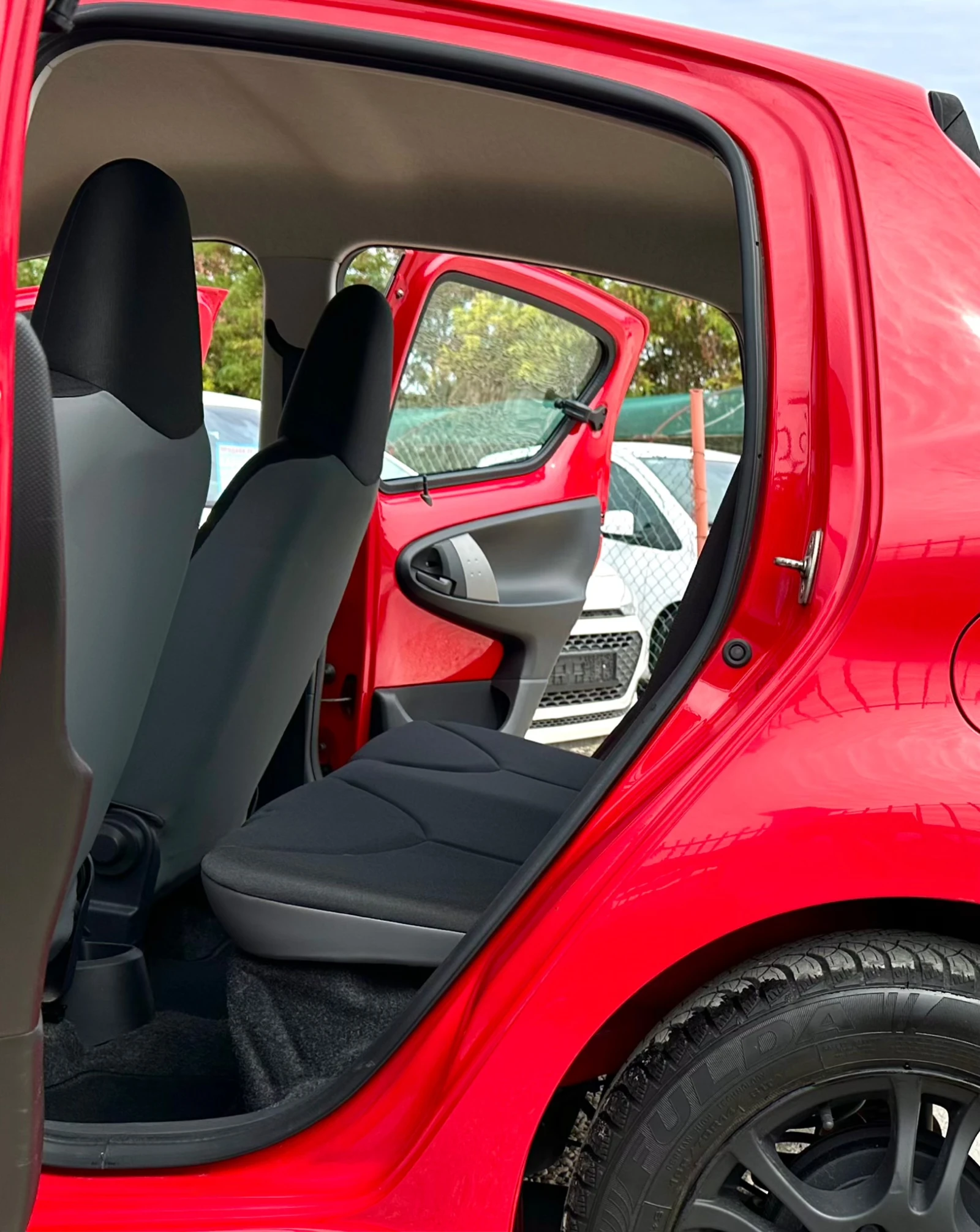 Toyota Aygo 1.0i 68HP | Mobile.bg   12