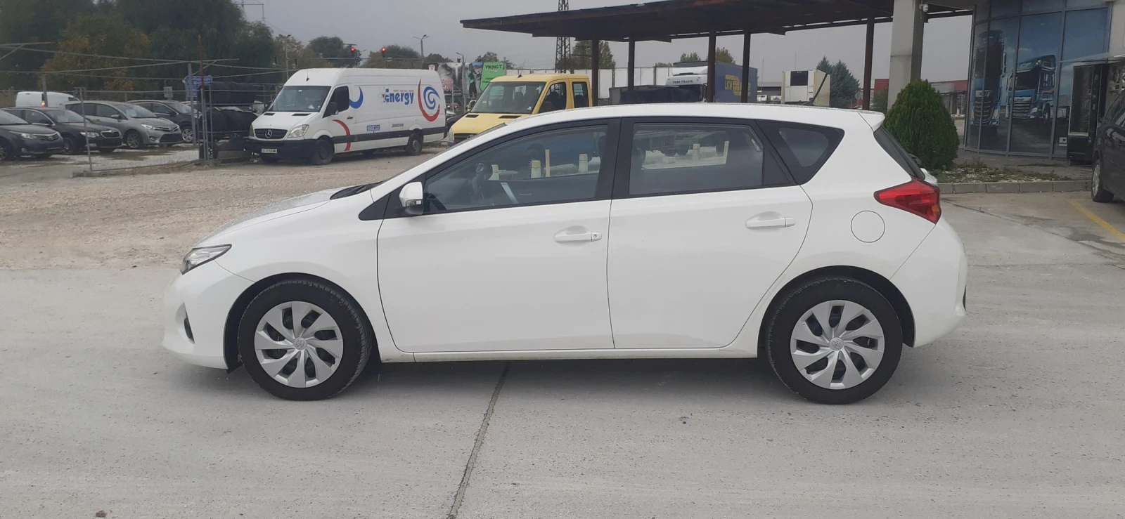 Toyota Auris 1.3 VVT-i 99 k.c. - изображение 6