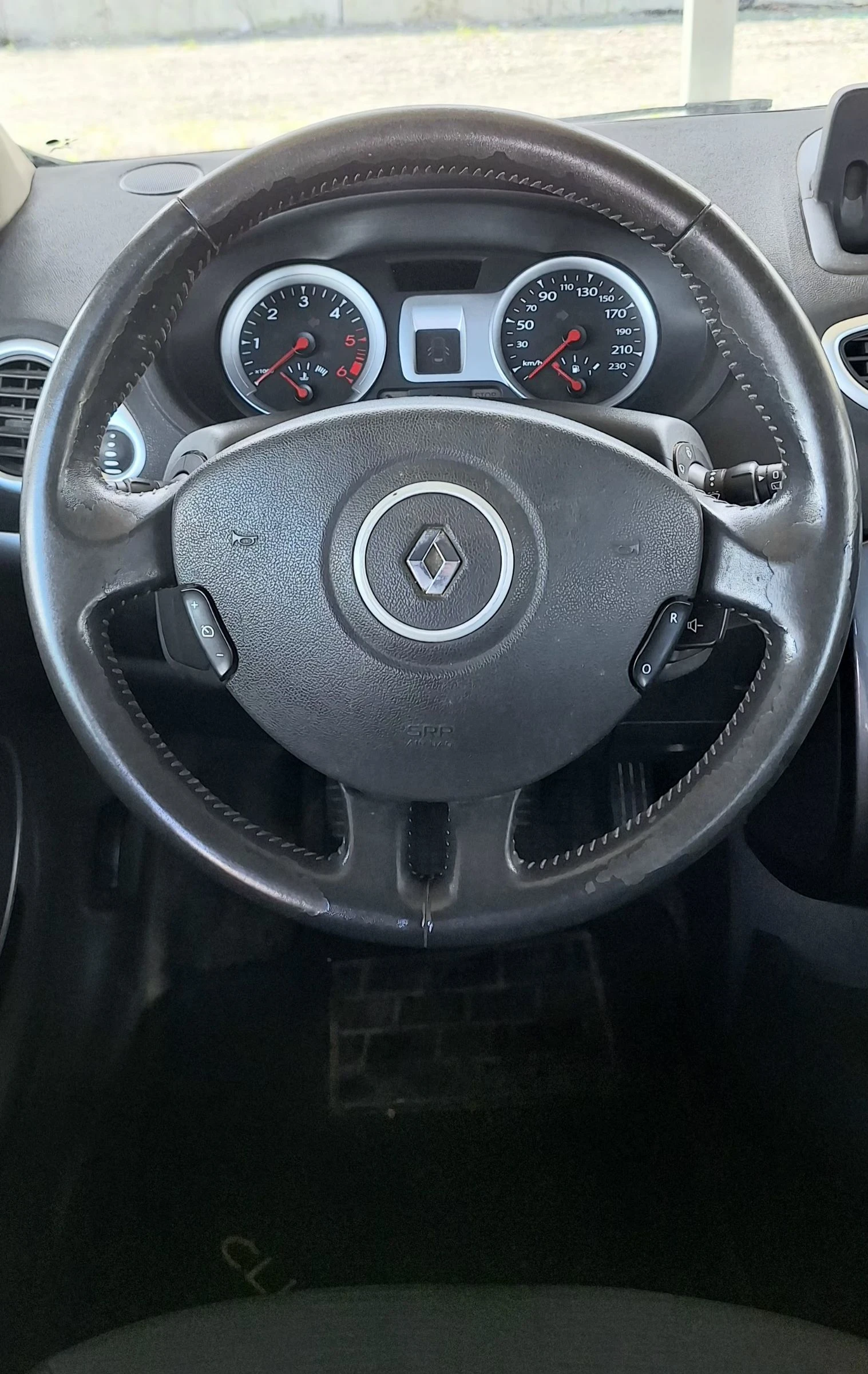 Renault Clio 1.5DCI - Navi , снимка 9 - Автомобили и джипове - 53290726