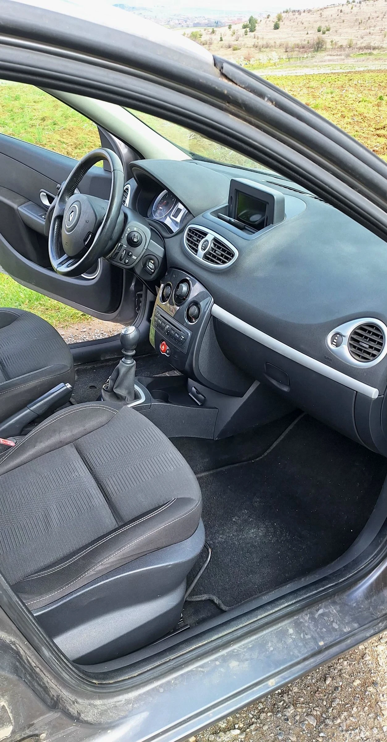 Renault Clio 1.5DCI - Navi , снимка 6 - Автомобили и джипове - 53290726