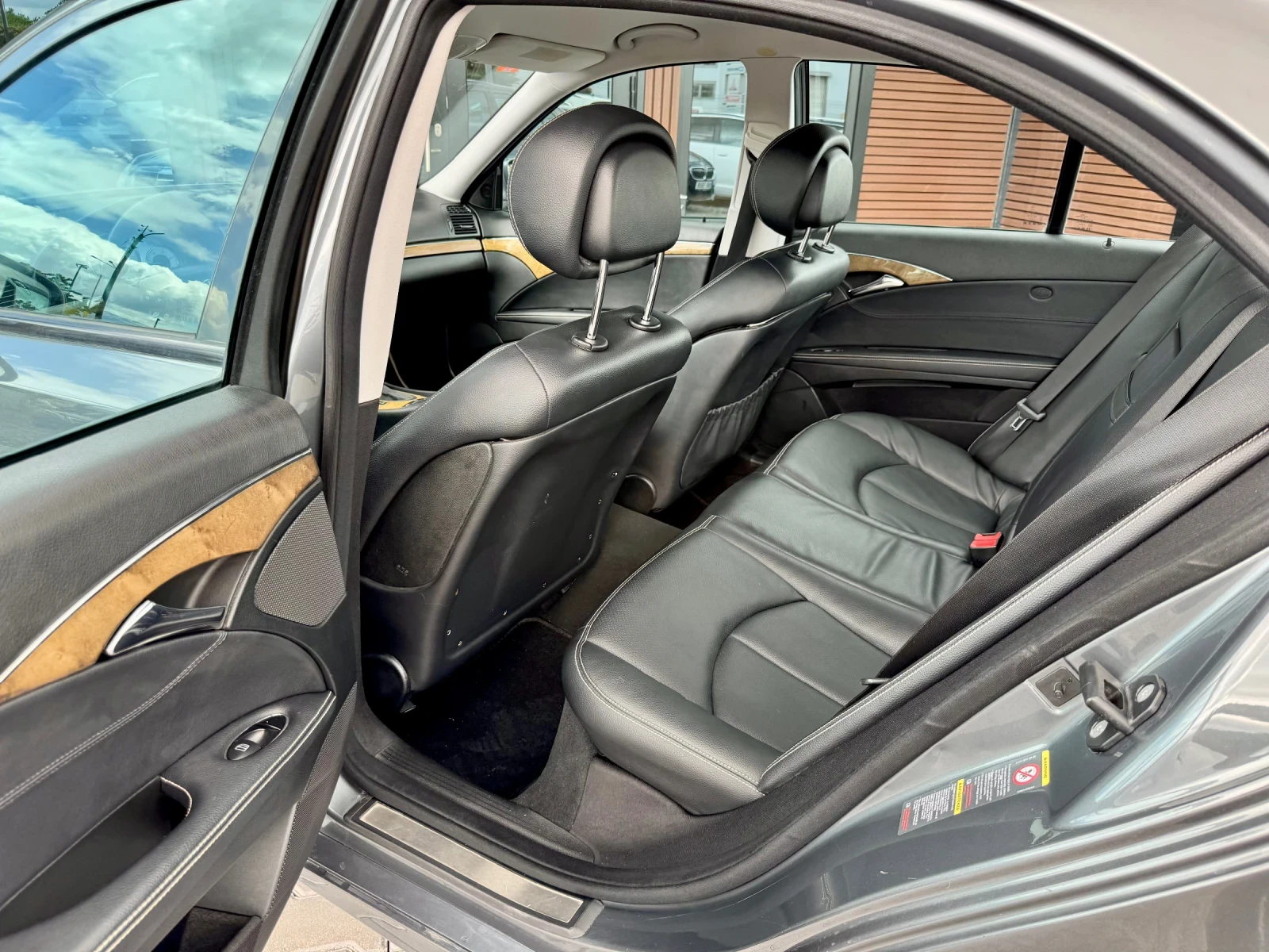 Mercedes-Benz E 320 E 280 Avantgarde* 7G-Tronic* Лизинг, снимка 9 - Автомобили и джипове - 54641459