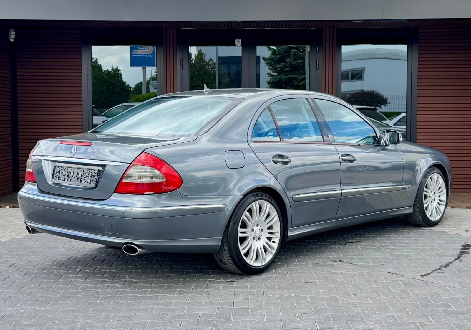 Mercedes-Benz E 320 E 280 Avantgarde* 7G-Tronic* Лизинг, снимка 4 - Автомобили и джипове - 54641459