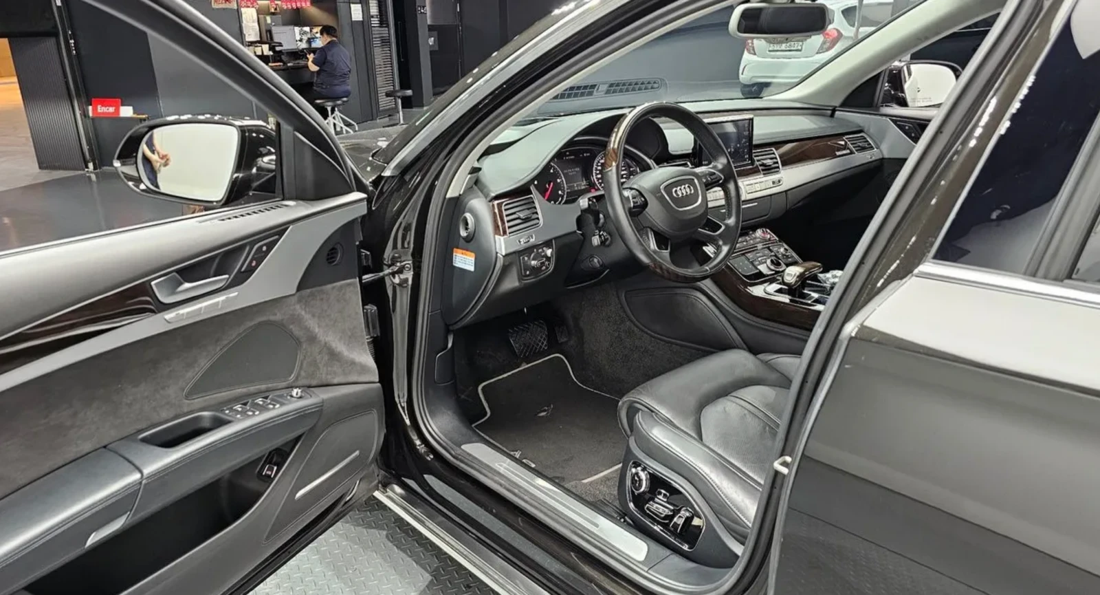 Audi A8 L* 60TDI* HUD* PANO* МАСАЖ* КРАЙНА ЦЕНА* , снимка 7 - Автомобили и джипове - 55146629