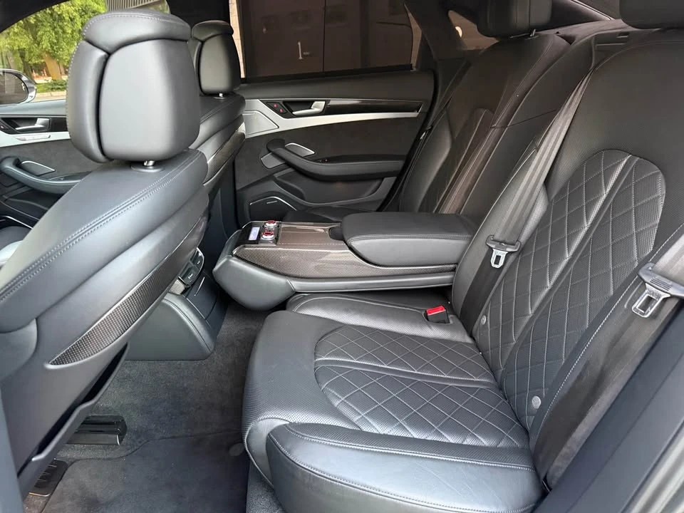 Audi S8 * B&O * МАСАЖИ * ОБДУХВАНЕ * АЛКАНТАРА * 360 * , снимка 12 - Автомобили и джипове - 55223807