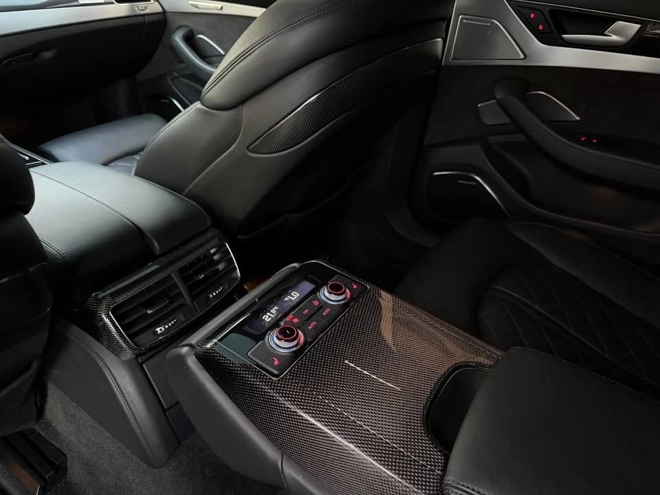 Audi S8 * B&O * МАСАЖИ * ОБДУХВАНЕ * АЛКАНТАРА * 360 * , снимка 13 - Автомобили и джипове - 55223807