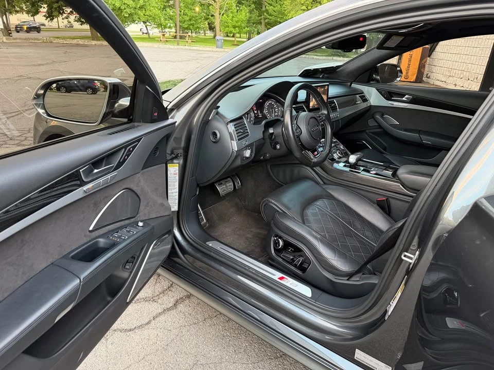 Audi S8 * B&O * МАСАЖИ * ОБДУХВАНЕ * АЛКАНТАРА * 360 * , снимка 6 - Автомобили и джипове - 55223807