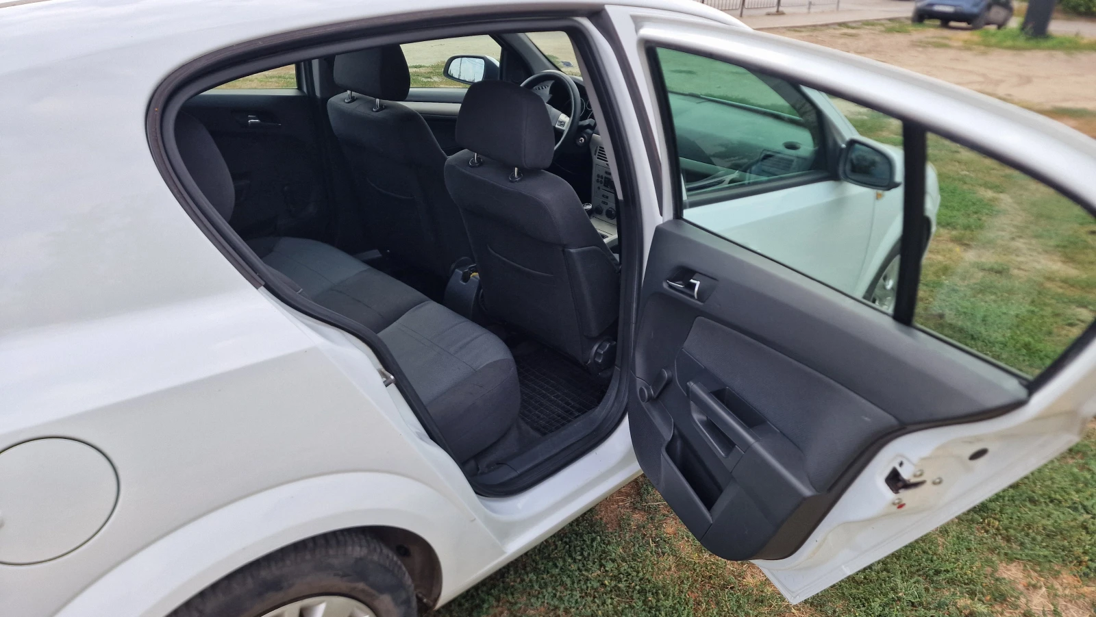 Opel Astra H Facelift, снимка 12 - Автомобили и джипове - 56067272