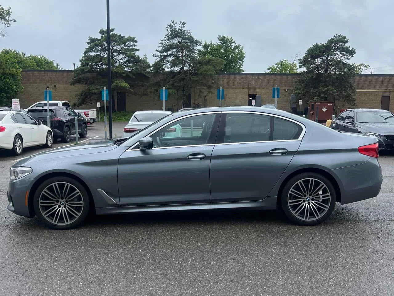 BMW 530 * xDrive * CARFAX * M PACK * HARMAN * HEAD UP * , снимка 2 - Автомобили и джипове - 56279361
