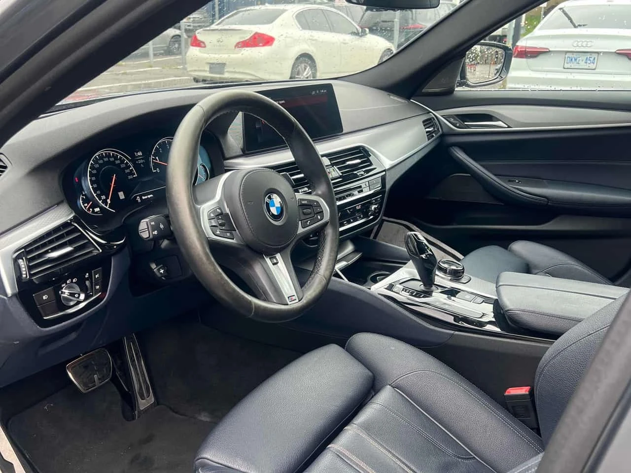 BMW 530 * xDrive * CARFAX * M PACK * HARMAN * HEAD UP * , снимка 5 - Автомобили и джипове - 56279361