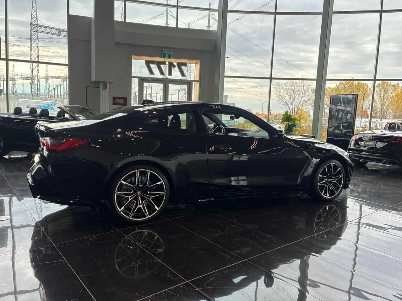 BMW M4 * Competition M xDrive * АВТОКРЕДИТ* , снимка 3 - Автомобили и джипове - 56716607
