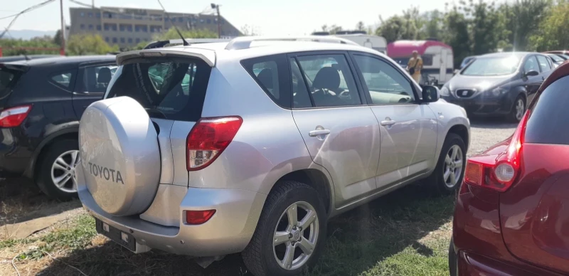 Toyota Rav4, снимка 15 - Автомобили и джипове - 48071597