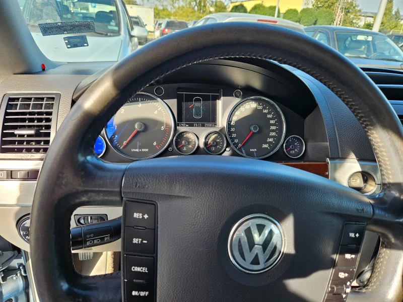 VW Touareg, снимка 2 - Автомобили и джипове - 47544461