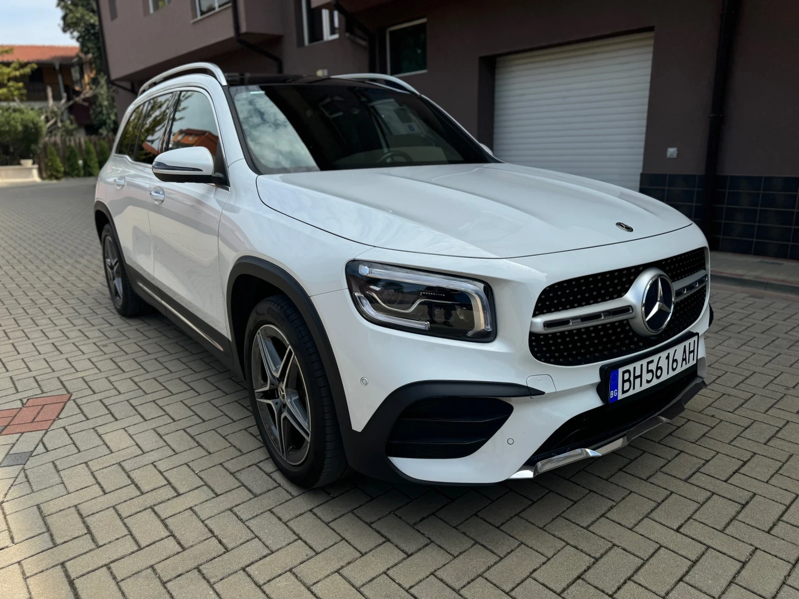 Mercedes-Benz GLB 220 4MATIC AMG PANORAMA 6 + 1 - изображение 9